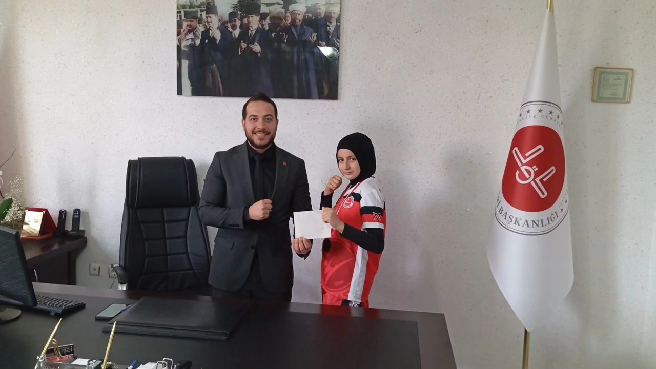 Beylikova’nın gururu Nadime Berra Akyüz gümüş madalya kazandı