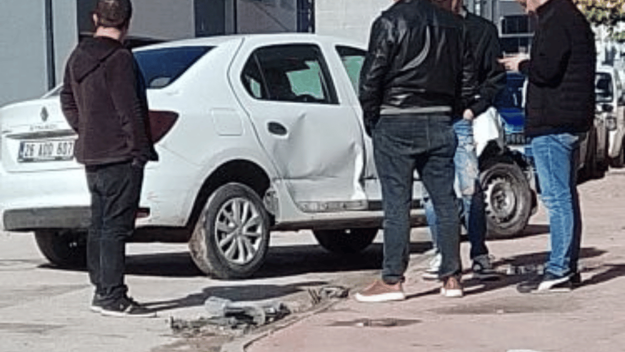 Eskişehir'de 71 Evler Mahallesi'nde maddi hasarlı kaza