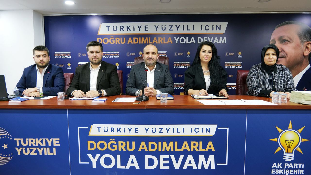 AK Parti Eskişehir’de 3 Kademe İlçe Başkanları ve Koordinatörler Toplantısı gerçekleştirildi