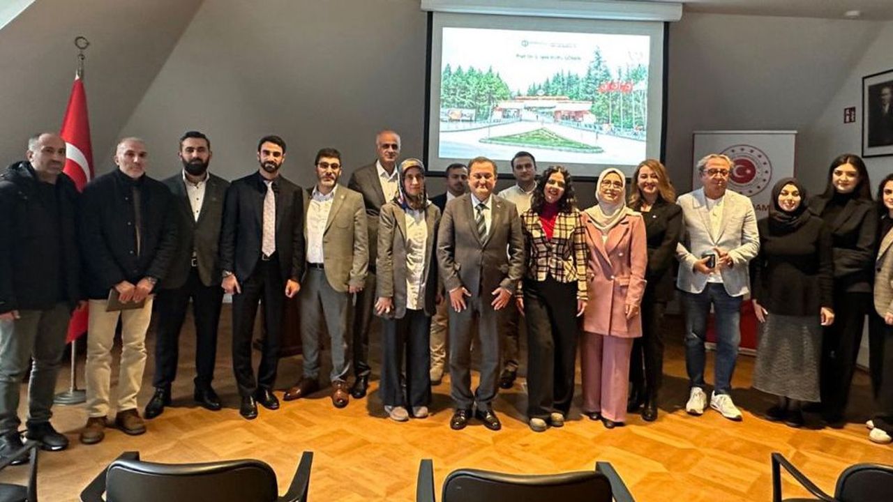 Anadolu Üniversitesi Açıköğretim'i Azerbaycan ve Avrupa'ya taşıdı