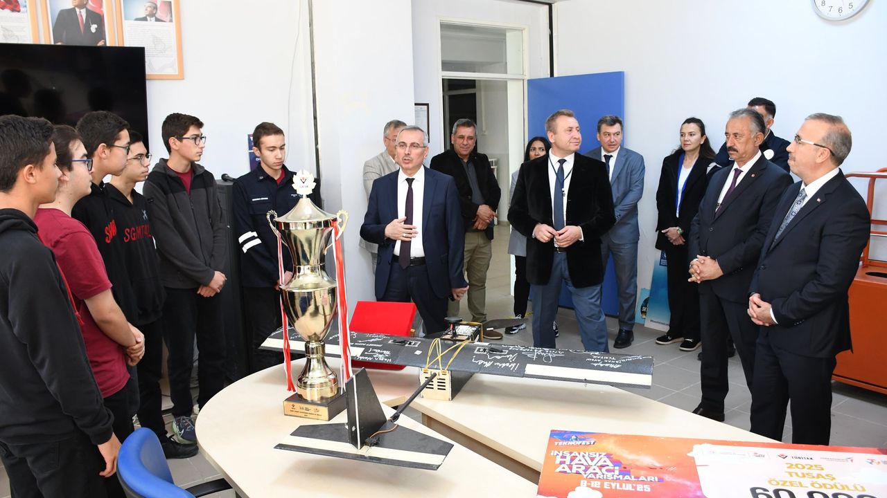 Mesleki ve Teknik Eğitim Genel Müdür Yardımcısıt Bal’dan Eskişehir'de okul ziyareti