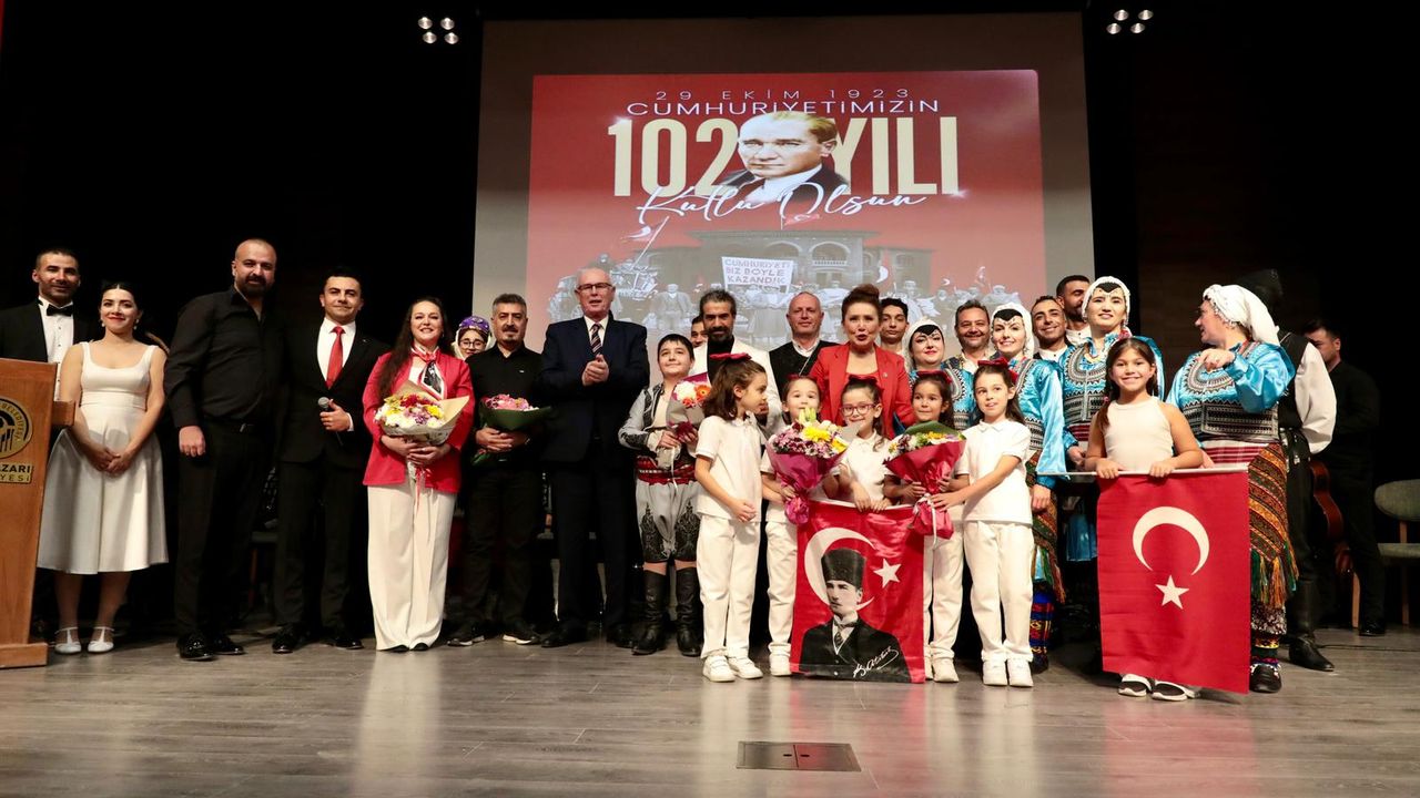 Odunpazarı'nda "Cumhuriyetin Ruhu" sahneyi coşkuyla doldurdu