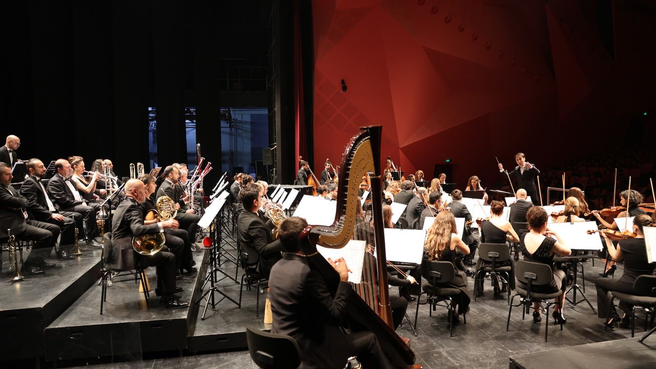 Eskişehir Büyükşehir Belediyesi Senfoni Orkestrası'ndan büyüleyen konser
