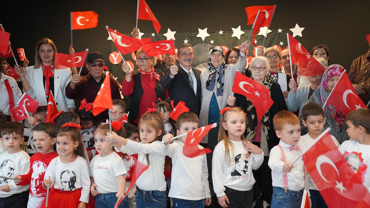 Tepebaşı'nda Cumhuriyet’in 102. yılı minikler ve büyüklerin ortak sevinciyle kutlandı