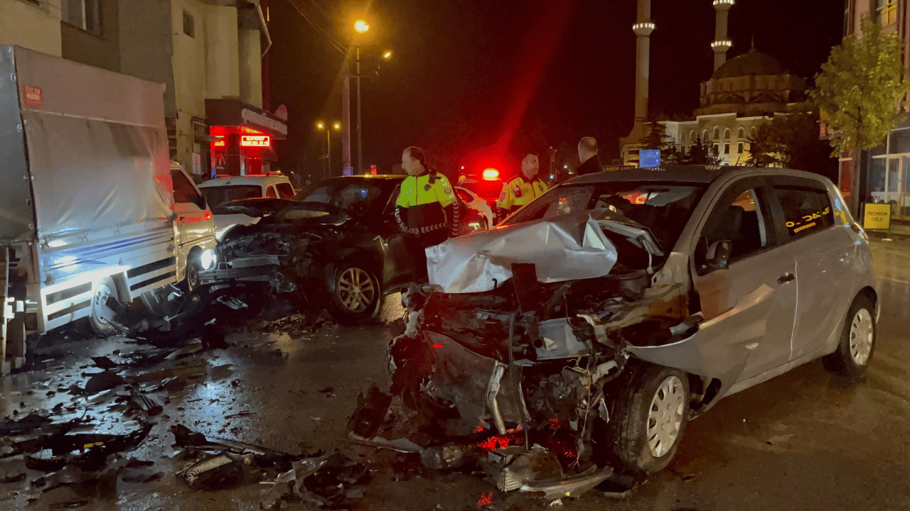 Eskişehir’de akılalmaz kaza zinciri: Ortalığı savaş alanına çevirip kaçtı