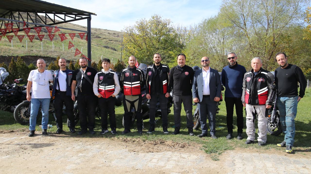 Çağlan ve Kayapınar Derneği’nden 29 Ekim coşkusu