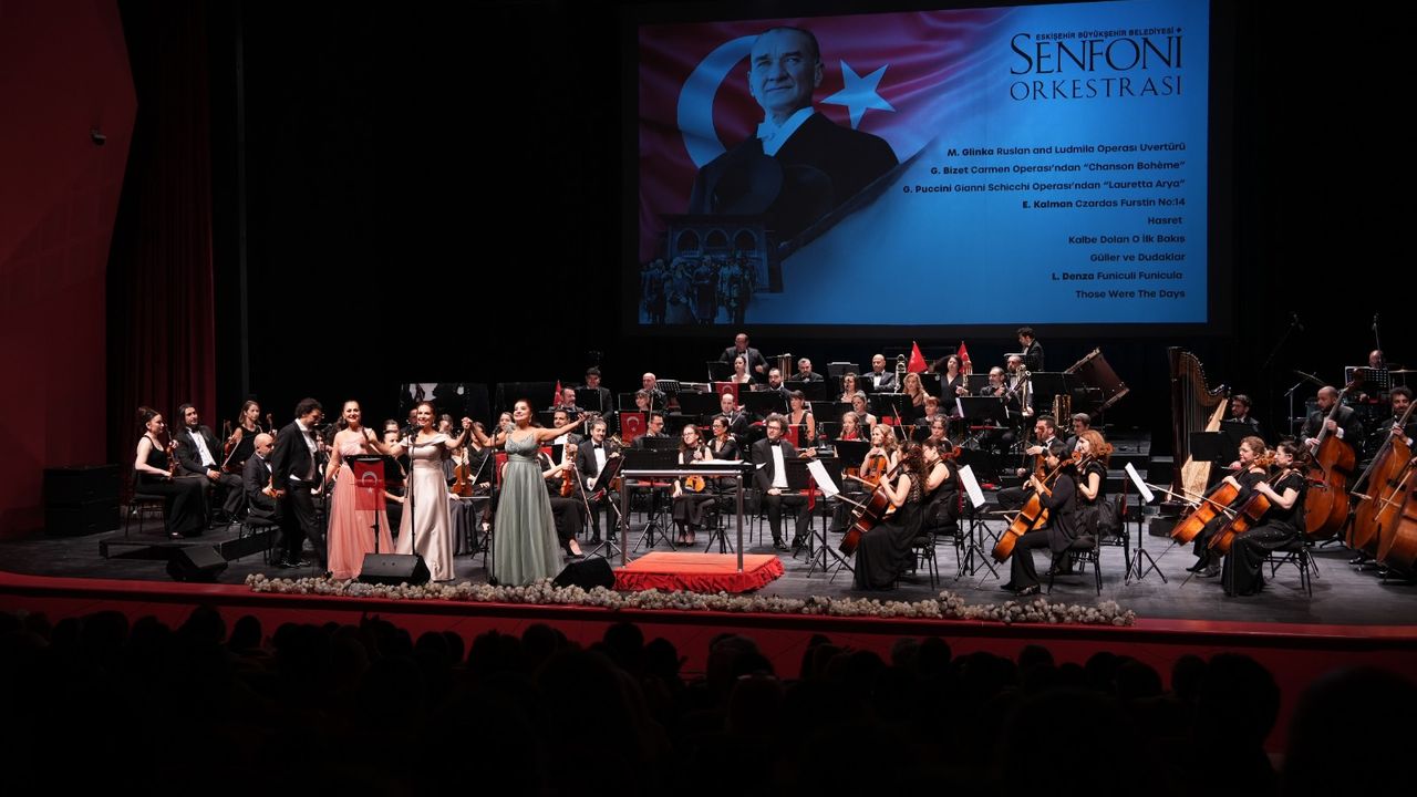 Eskişehir Senfoni Orkestrası cumhuriyetin 102'nci yılını özel bir konserle kutladı