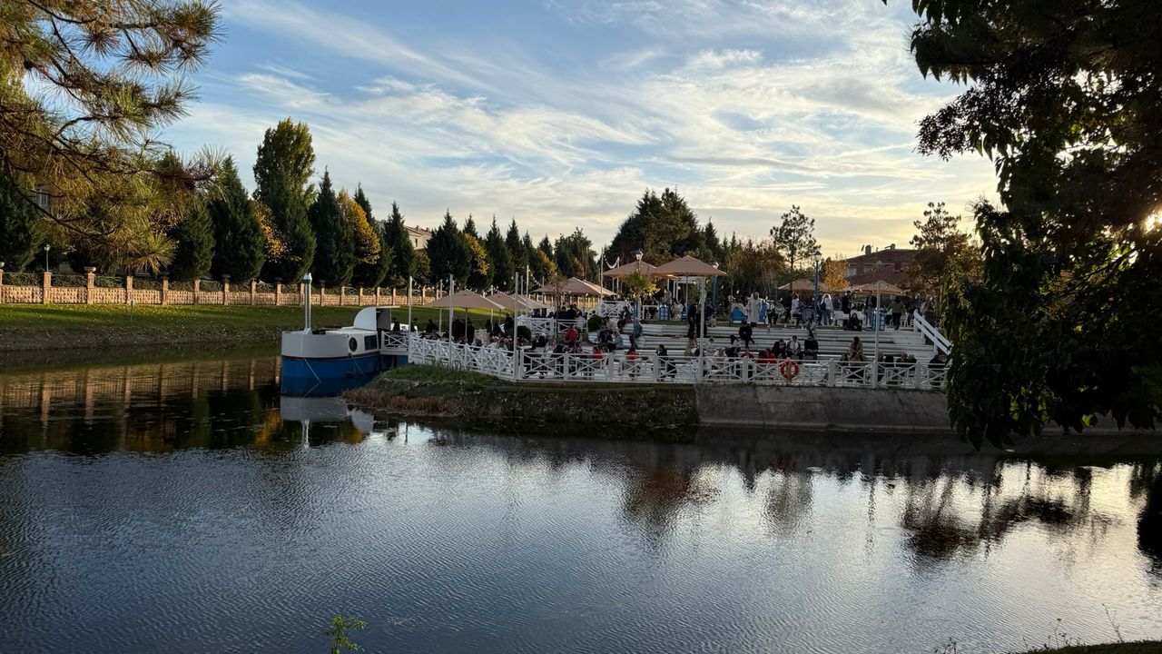 Büyükşehir’in 150 liralık balık ekmeği ilgi görüyor