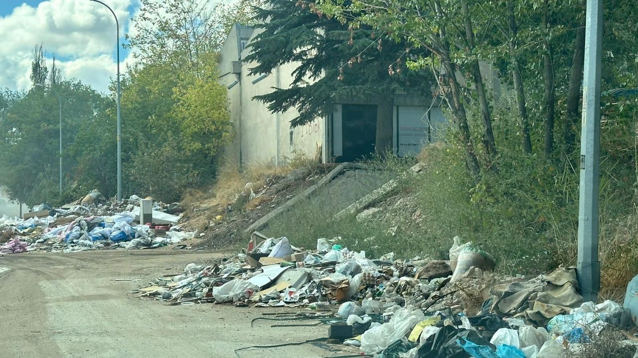 Eskişehir'e yakışmayan görüntü: Adeta çöplüğe döndü...