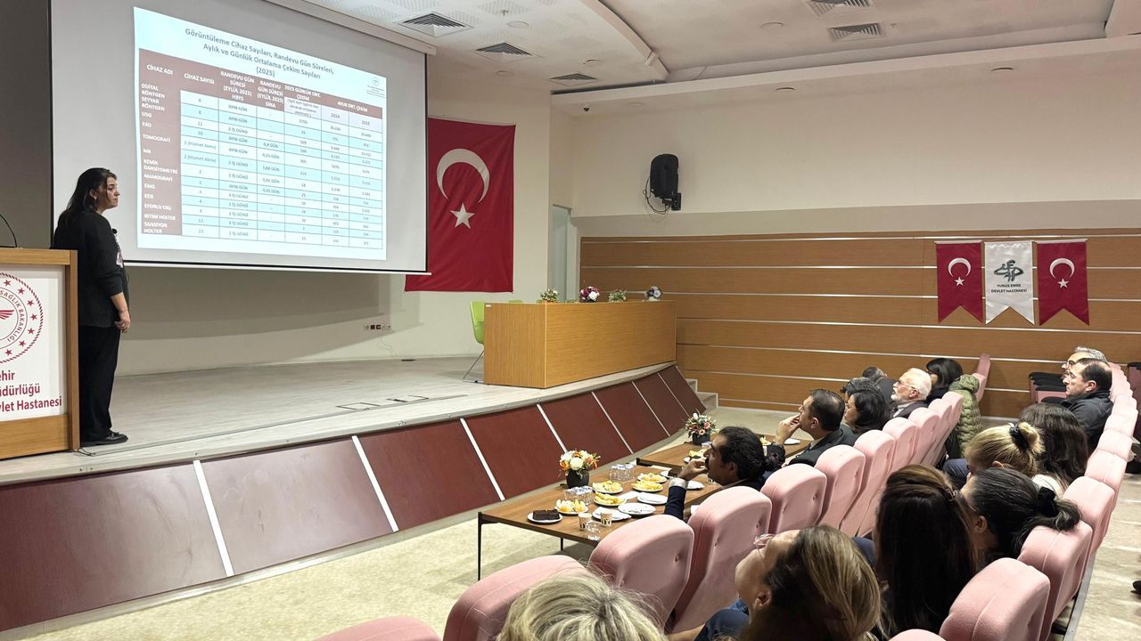 Yunus Emre Devlet Hastanesinde değerlendirme toplantısı gerçekleştirildi