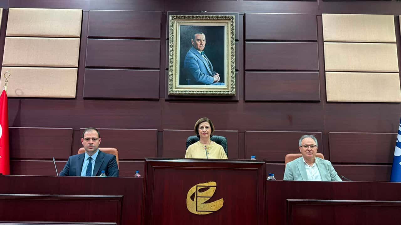 Ayşe Ünlüce'den kutuplaşma eleştirisi: "Ülkede çok fazla ayr
