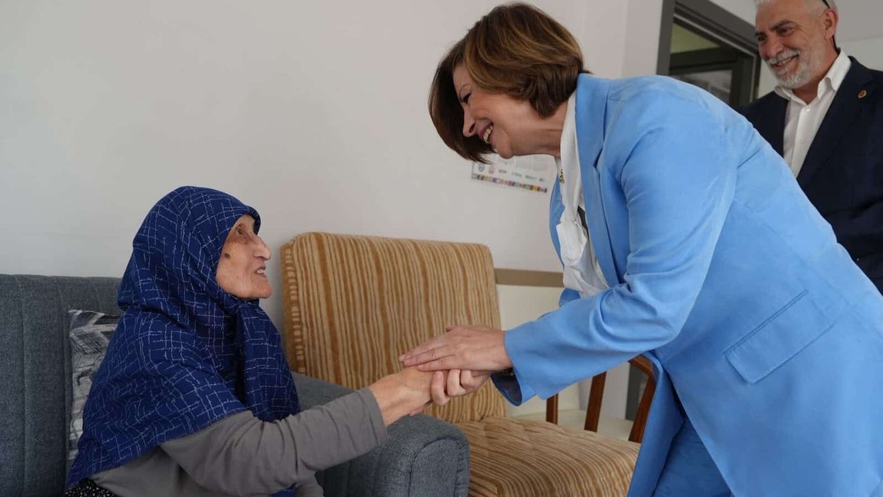 Ayşe Ünlüce’den 93 yaşındaki mahalle sakinine anlamlı ziyare