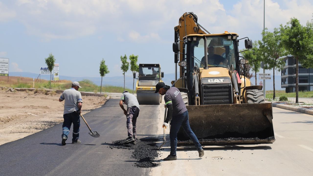 Eskişehir 1500. Bulvar'da bisiklet yolu ve yeşil alan çalışm