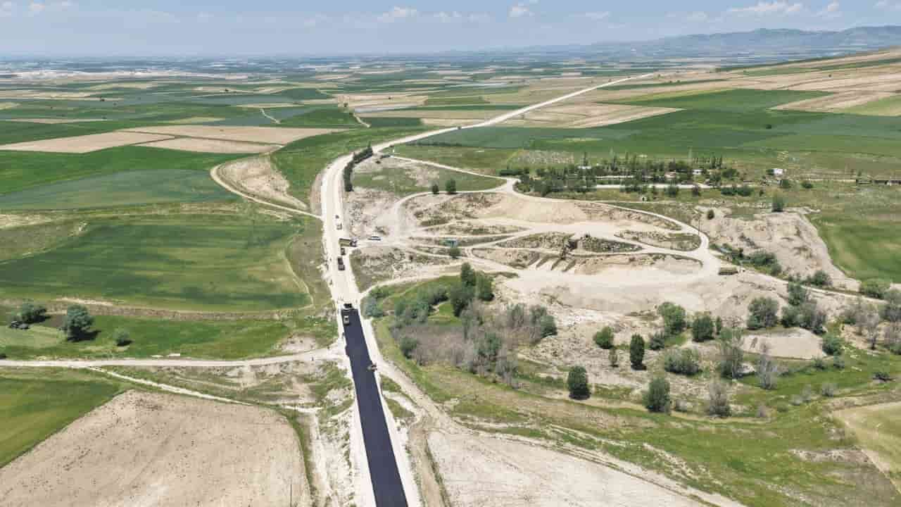 Sivrihisar–Çeltik yolunda asfalt çalışması başladı
