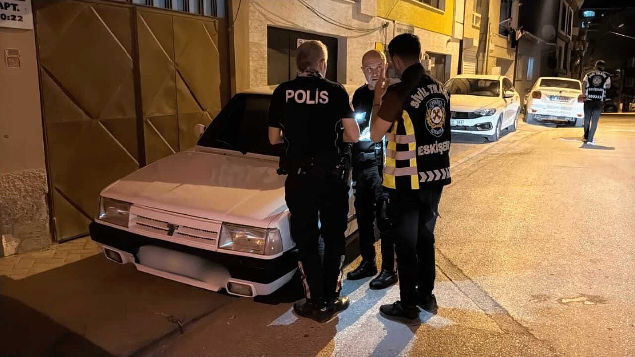 Eskişehir'de drift atıp polisten kaçan sürücüye 690 bin TL ceza