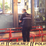 Kebapçıya kurşun yağdırdılar: Yemek yiyen kişiler yaralandı