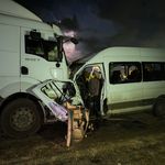 İşçi servisi ile tır çarpıştı: 1 ölü, 15 yaralı