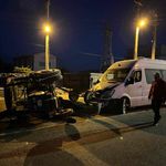 Minibüs ve traktör kafa kafaya çarpıştı: Çok sayıda yaralı var