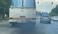 Belediye otobüsünün siyah duman saçması tepki çekti