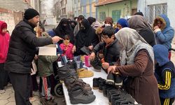 Yardımsever imam mahalledeki çocuklara umut oldu