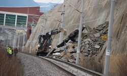 Tren istinat duvarı çöktü Eskişehir-İstanbul seferleri iptal