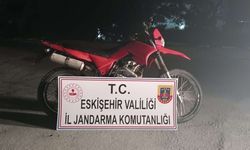 Hem çalıntı motosiklet hem de hap ele geçirildi