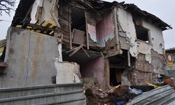 Odunpazarı'nda çöken tarihi bina tehlike saçıyor