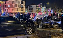 Tofaş'ı hurdaya döndüren sürücü olay yerinden kaçtı