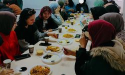 Türk Dünyası öğrencileri, yöresel lezzetlerin tadına baktı