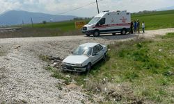 Afyon'da otomobil şarampol'e girdi 4 kişi yaralandı