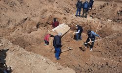 İnşaat temeli kazısında antik döneme ait lahit bulundu