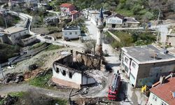 122 yıllık cami çıkan yangın sonrası alevlere teslim oldu