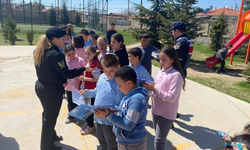 Jandarma ekiplerinden öğrencilere bilgilendirme ziyareti