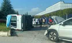 Eskişehir'de kaza işçileri taşıyan minibüs devrildi