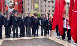 19 Mayıs kutlamaları çelenk sunma merasimiyle başladı