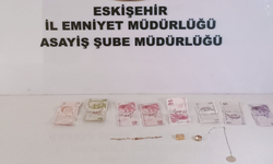 Çaldıkları ziynet eşyalarıyla birlikte yakalandılar