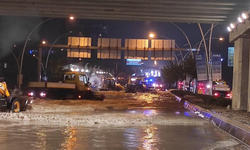 Ankara’da sağanak yağış sonrası metro istasyonlarını su bastı