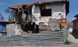 Eskişehir'de tarihi evlerin boynu bükük