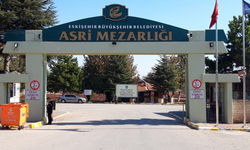 Eskişehir Asri Mezarlık'ta ihmal iddiası: Vatandaş yetkililere seslendi