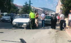 Kütahya'da otomobil ile motosiklet çarpıştı: 2 yaralı