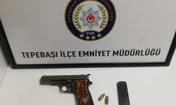 Eskişehir'de bir düğünde havaya ateş açtı, polislerden kaçtı