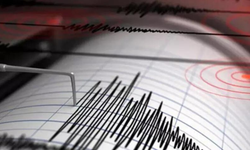 Çin'de korkutan deprem! 126 ev yıkıldı