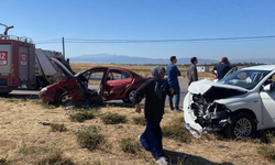 Arazi aracıyla otomobil çarpıştı 5 kişi yaralandı