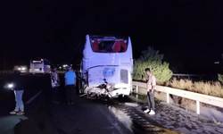 Feci kaza: Yolcu otobüsü ile tır çarpıştı: 27 yaralı