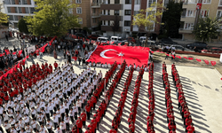 600 öğrenci ‘Cumhuriyet yürüyüşü’ ve gösteri gerçekleştirdi