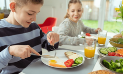 Çocuklar okula kahvaltı etmeden gitmemeli