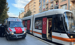 Eskişehir'de 16 yaşındaki kıza tramvay çarptı
