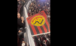 Eskişehirspor bayrağı Manchester derbisinde dalgalandı