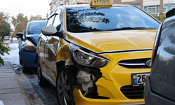 Eskişehir'de zincirleme kaza 6 araç maddi hasar aldı