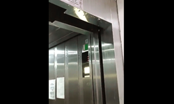 Eskişehir'de KYK yurdundaki arızalı asansör korkutuyor
